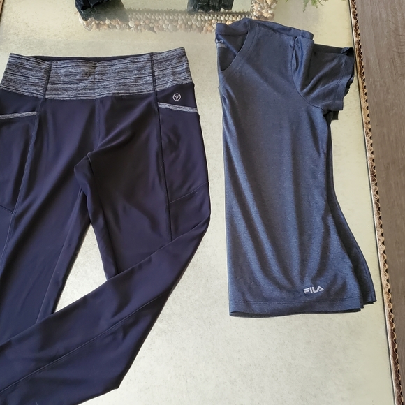 Fila short sleeve Size S - Picture 3 of 4